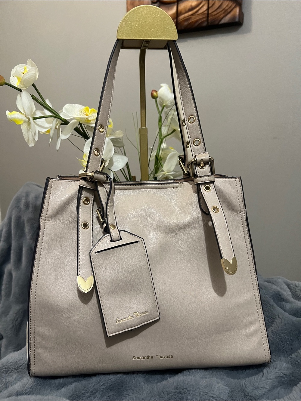 Samantha Thavasa Light Cream Leather Tote with Gold Accents EUC retail $329
